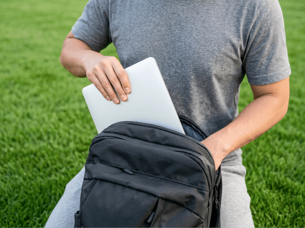 Varsity PackのノートPC専用スリーブ