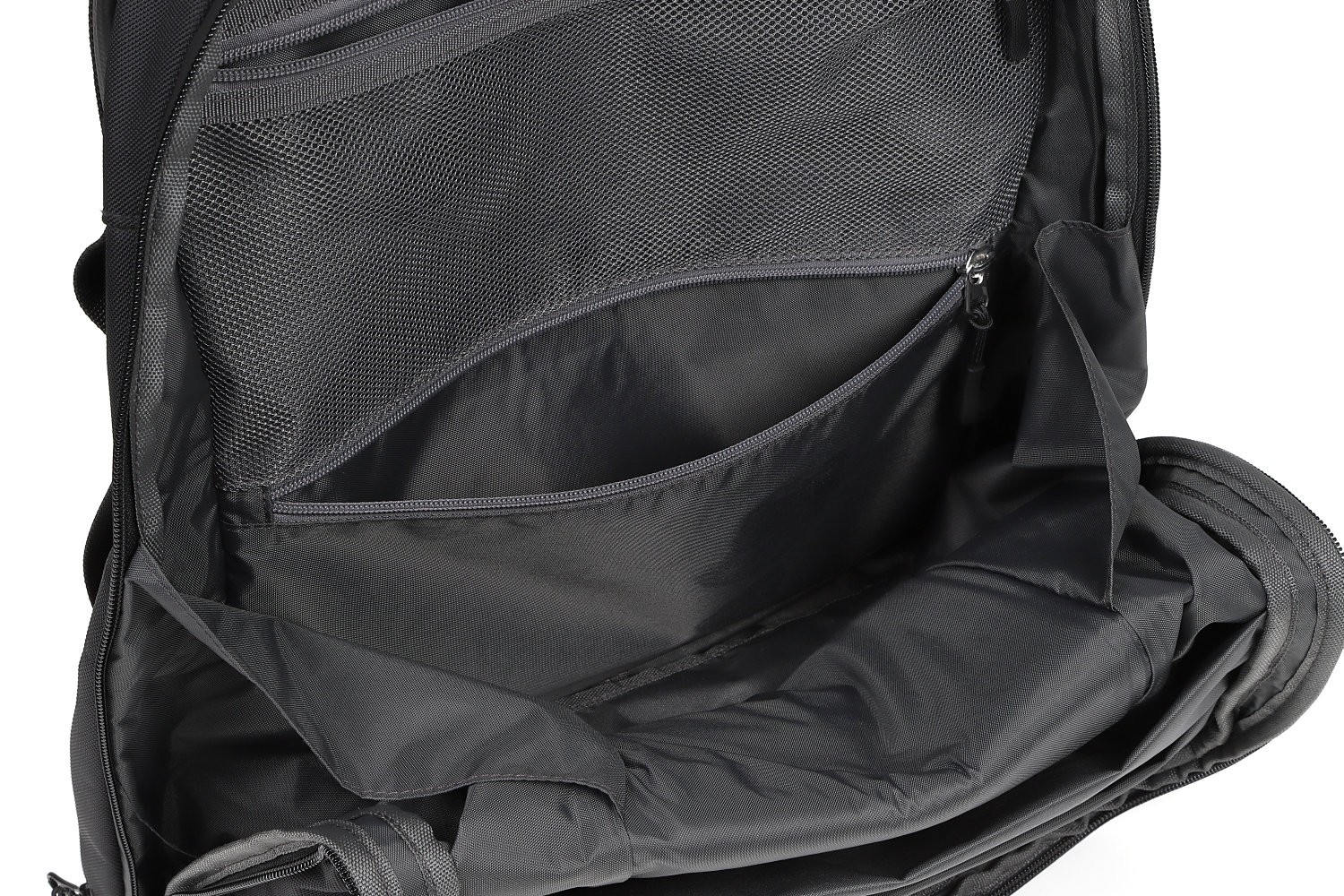 Varsity Packの整理しやすいポケット