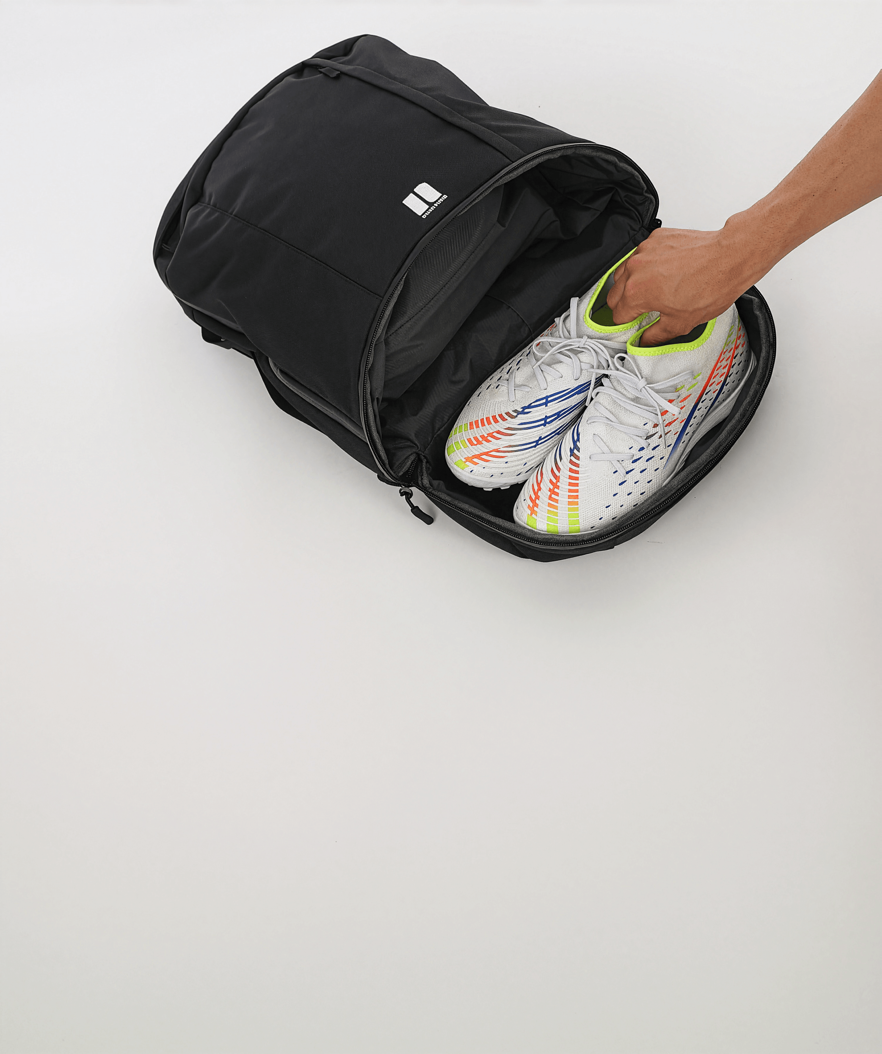 Varsity Packのシューズ収納
