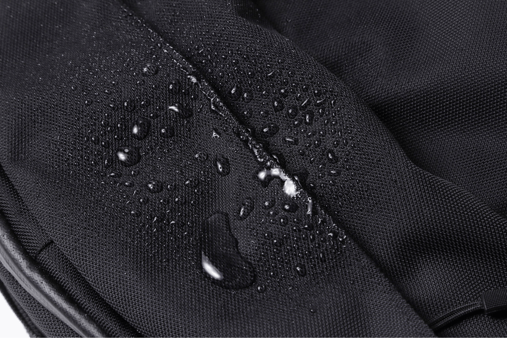 水をはじくVarsity Packの生地