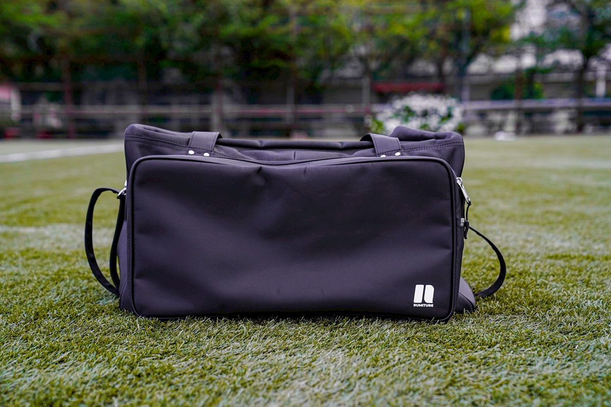フィールド上のFootball Equipment Bag正面