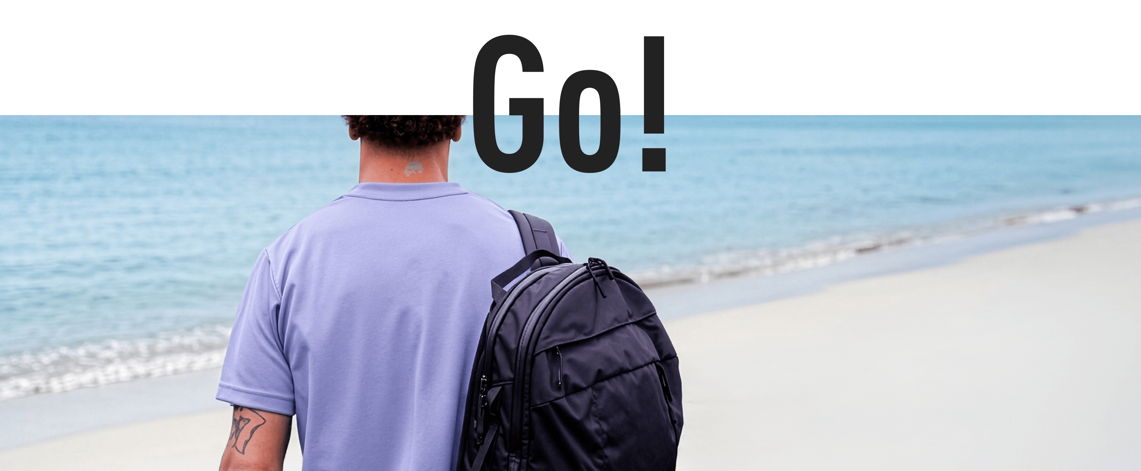 Go! Varsity Packを背負いフィールドへ向かうアスリート
