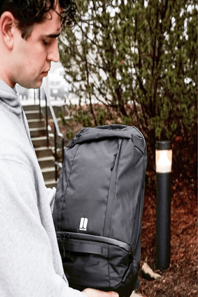 Varsity Packのシューズ収納