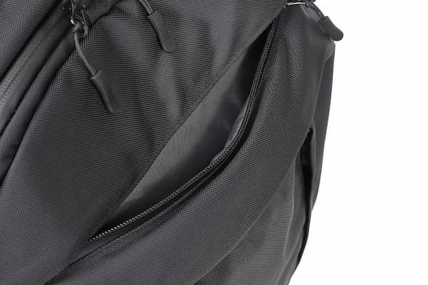 Varsity Pack 天面ポケット