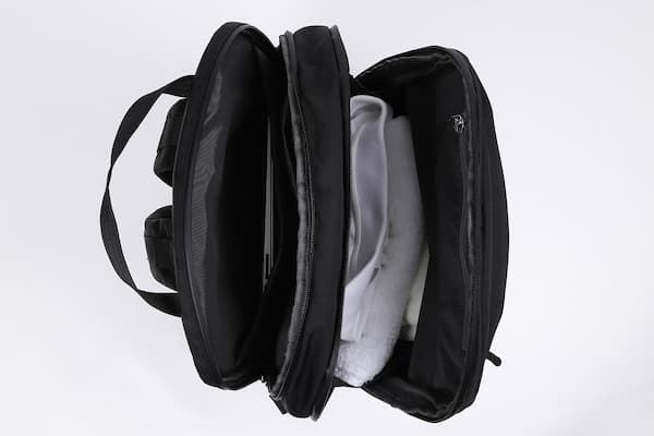 Varsity Pack 背面PCスリーブ