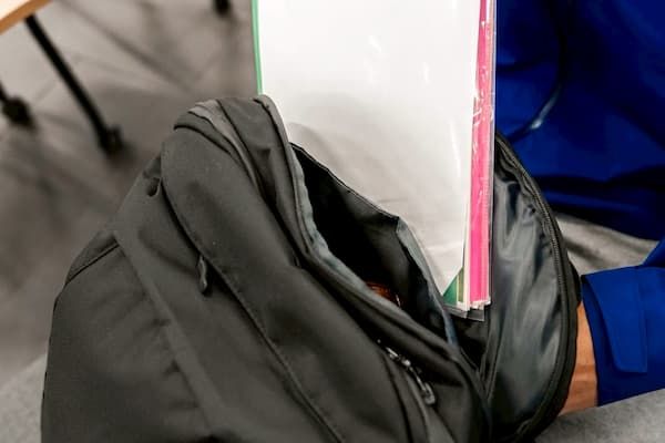 Varsity Pack 背面ポケット