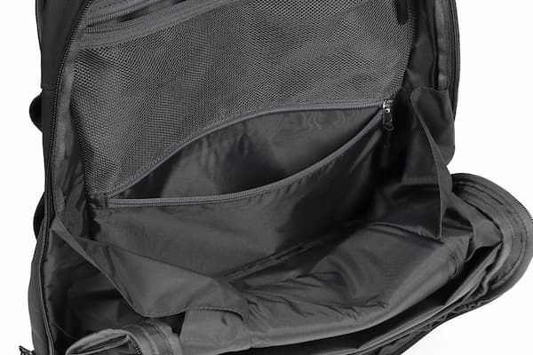 Varsity Pack 内部背面ポケット